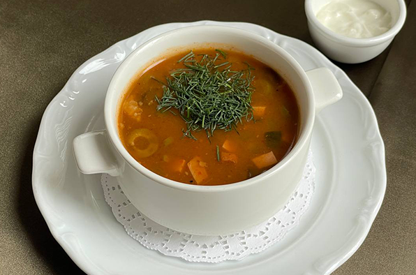 Солянка с мясными деликатесами