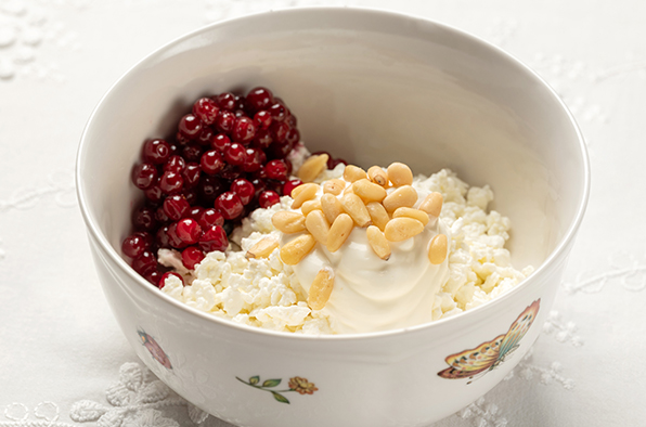 Фермерский творог с брусникой