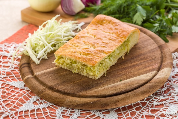 Пирог дрожжевой с капустой и яйцом