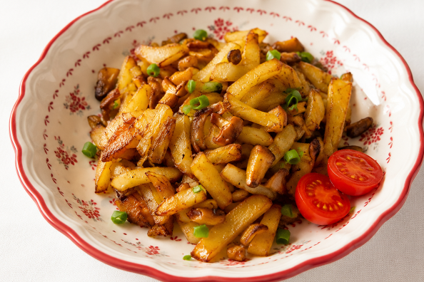 Жареный картофель с лисичками