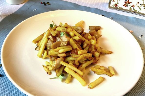 Картофель жаренный с белыми грибами