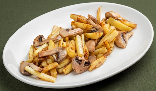 Картофель жаренный с грибами