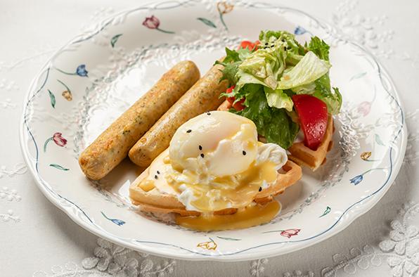 Вафля с сосисками и яйцом